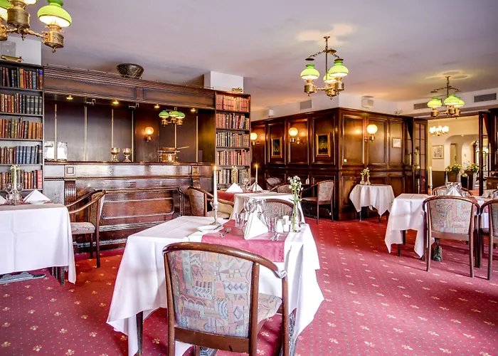 Helnan Phonix Отель