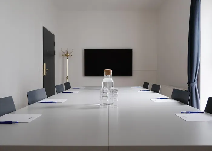 Helnan Phonix Отель